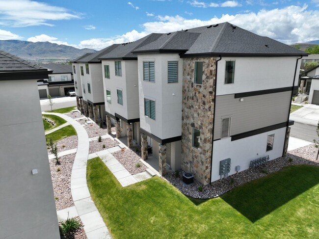 Building Photo - 168 W Harvest Vlg Ln