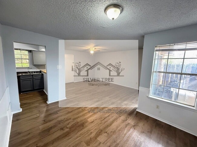 Photo - 4820 Wellesley Ave Unit A