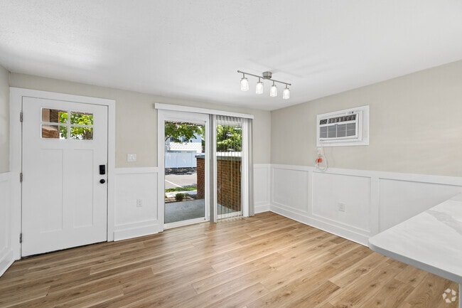 2BR, 1BA - 1,078SF - Dining Room