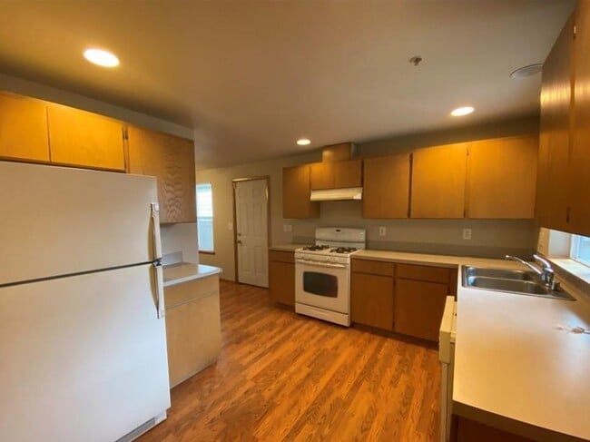 Photo - 2367 McDonald Ave