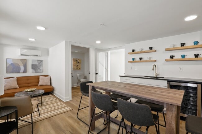 Photo - 2201 Brookfield Ave Unit B03
