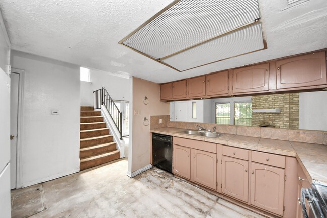 Photo - 5747 Easthampton Dr