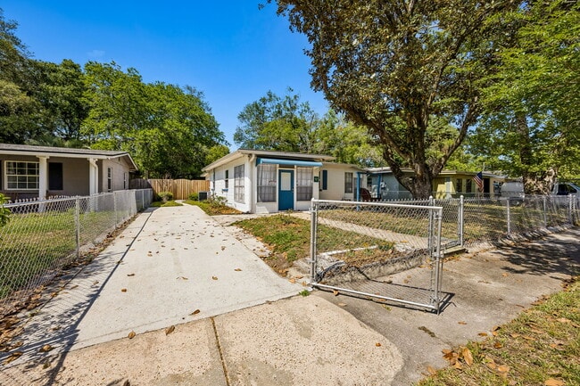 Photo - 3233 Dellwood Ave