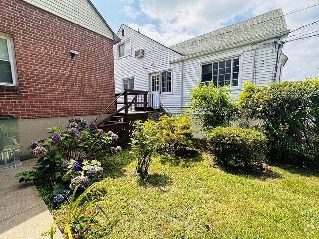 Building Photo - 25 Hillview Ave Unit 2Fl Rental