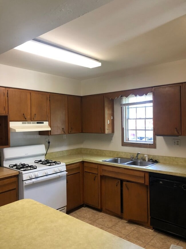 Photo - 405 N Clark St