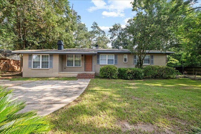 Photo - 1812 Honeysuckle Dr