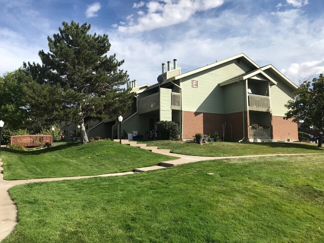 Building Photo - 532 Oakwood Dr Unit E 204