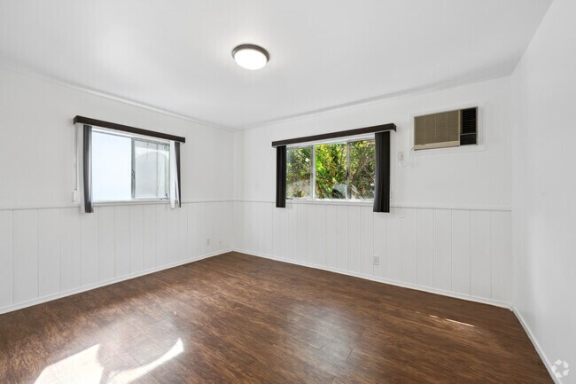 2BR, 1 BA -1100SF