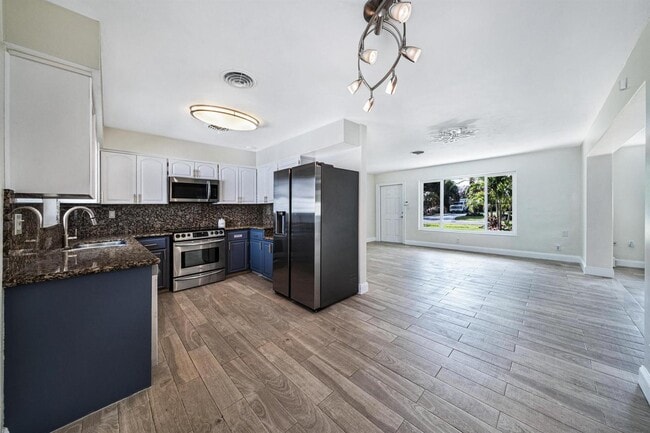 Photo - 2611 NE 16th St