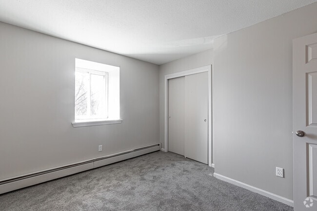 2BR, 2BA Townhouse - Bedroom