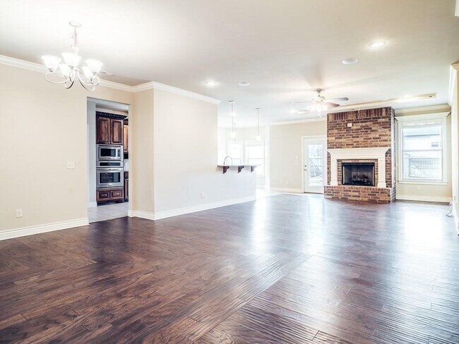 Photo - 806 SW Caprington St