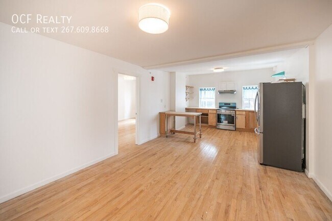 Building Photo - 711 W Thompson St Unit 3F
