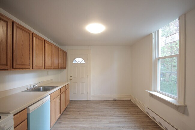 Photo - 429 Kelly Ave Unit 1