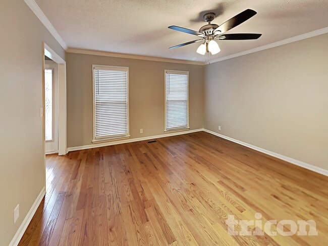 Photo - 2113 Putnam Ln