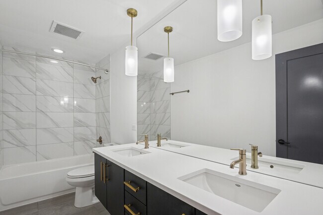 Photo - 1242 W Huron St Unit 3