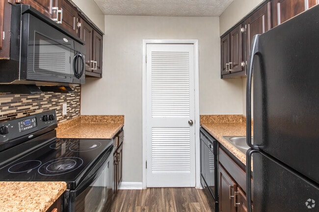 2BR, 2BA - 1228SF