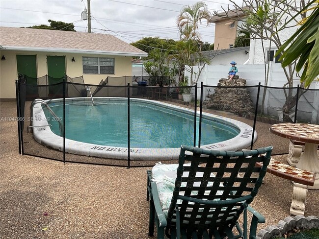 Building Photo - 1830 Dewey St Unit 3