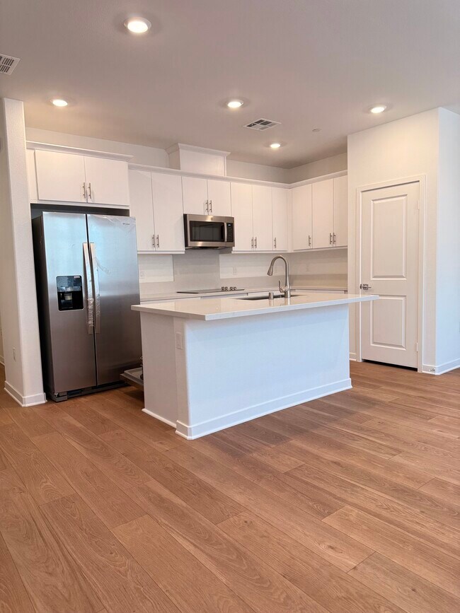 Photo - 2583 Cloudview Privado