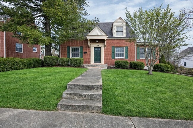 Building Photo - 109 W Poplar St