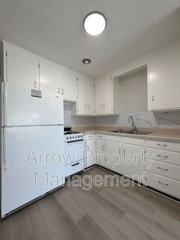 Building Photo - 805 S 11th St Unit 4
