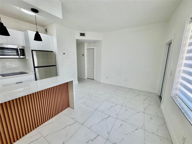 Building Photo - 421 NW 13th Ave Unit A