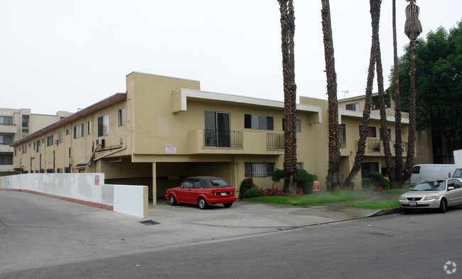 Building Photo - Cedros Apartments