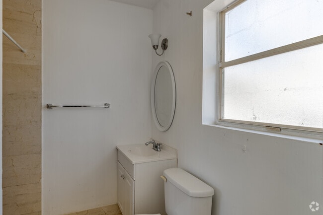 2 habitaciones, 2 baños - 1000 pies cuadrados - Baño - 160 S Shore Dr