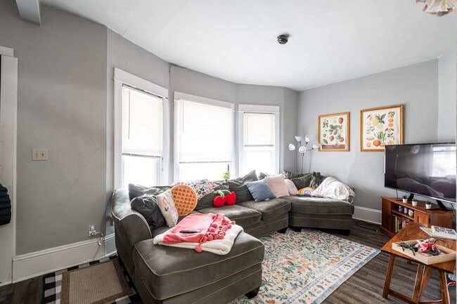 Building Photo - Bartlett Lower steps to campus