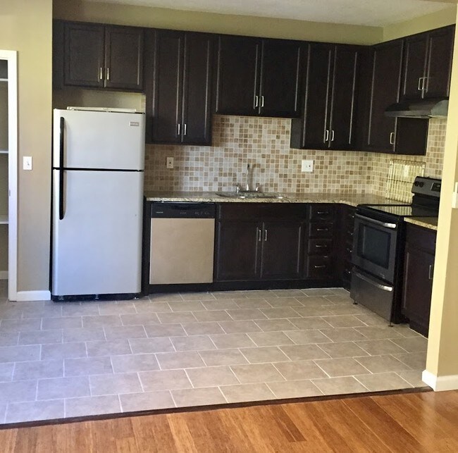 Brush Creek Sol Towers Apartment Homes For Rent In Kansas City Mo Photo Brush Creek Sol Towers Apartment Homes