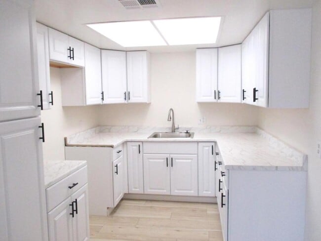 Photo - 637 S Jordan Ave