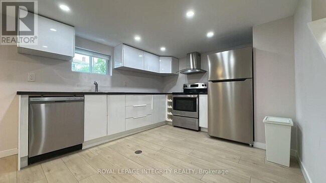 Photo - 610 Alesther St
