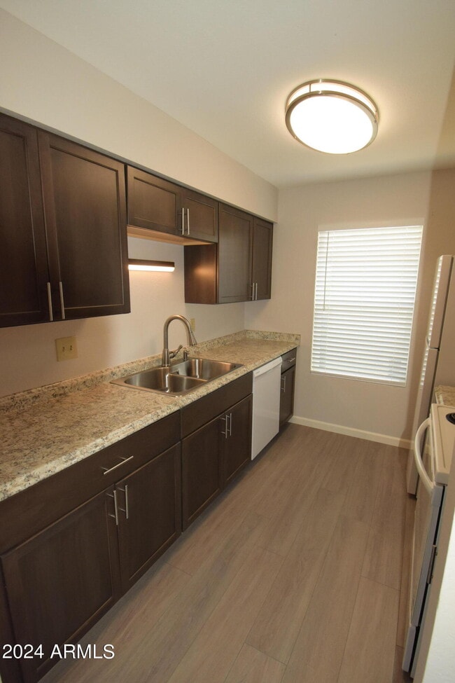Photo - 834 N Cherry Unit Apt 103