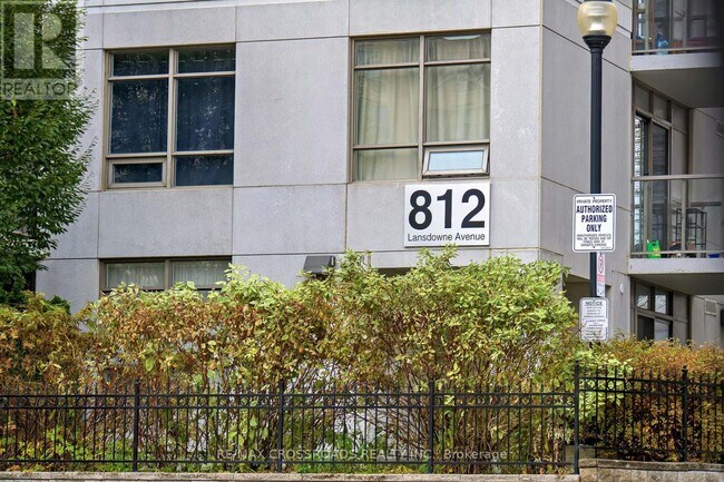 Photo - 812 Lansdowne Ave Unité 114