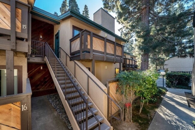 Building Photo - Beautiful Update 2 Bedroom 2 Bathroom Condo