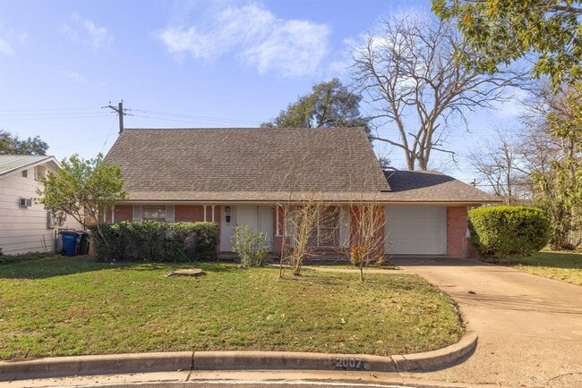 Building Photo - 2007 Burbank St