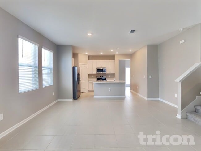 Photo - 743 Honeyrock St