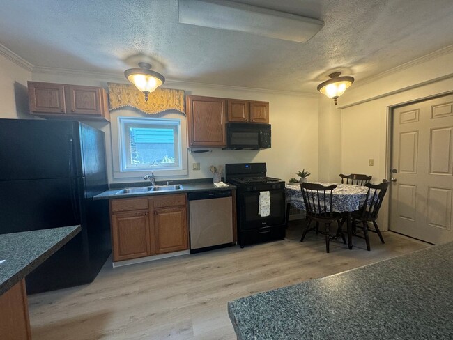 Photo - Student House, 8/1 academic lease (10 months)