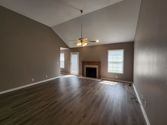 Photo - $1700 - 3 Beds 2 Bath + Bonus Room