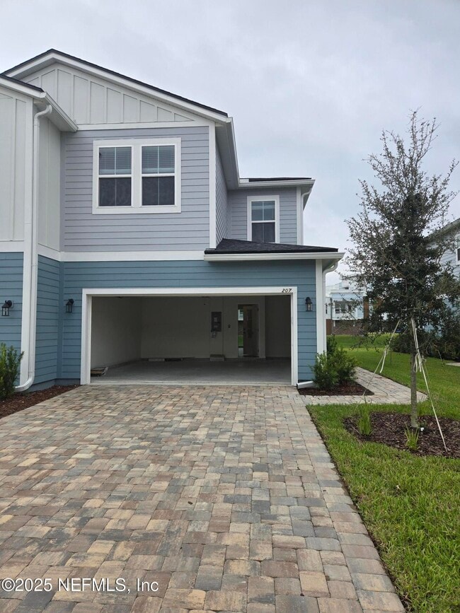 Photo - 207 Brandon Lks Dr
