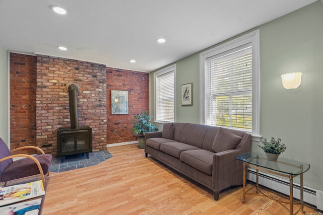 Photo - 32 Trumbull St Unidad 1