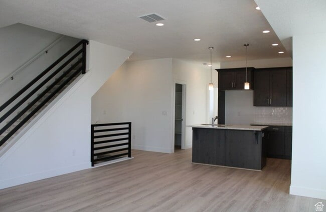 Photo - 140 E Abbeville Ct