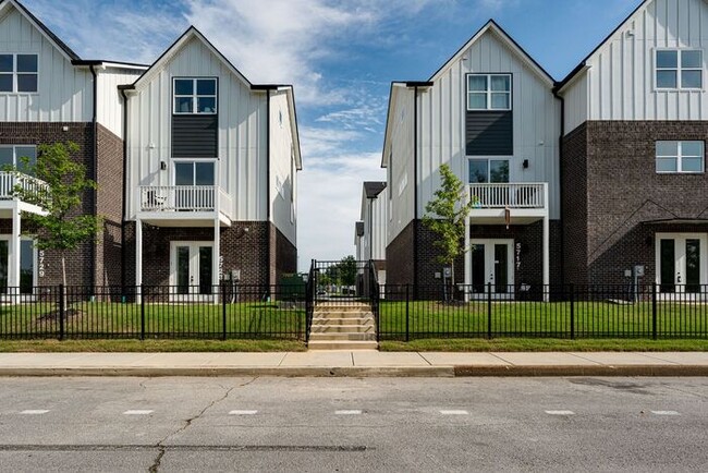 5765 Sofias Cir
