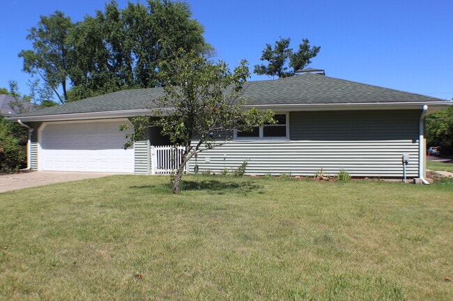 1907 W Austin Dr