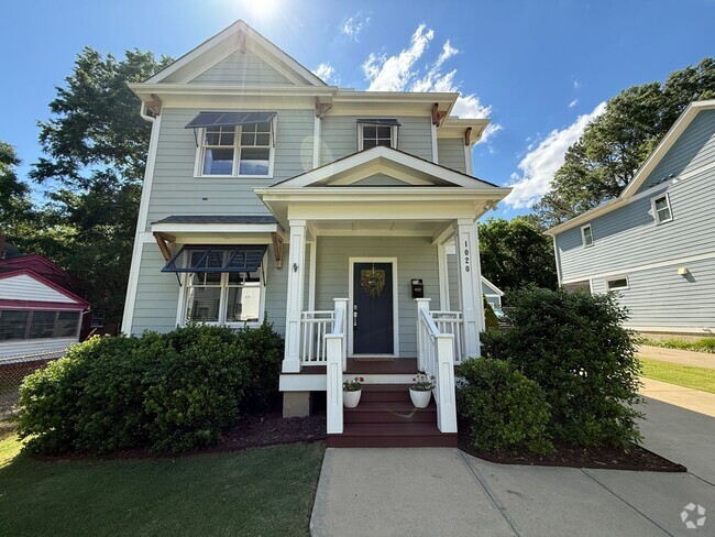 Building Photo - Stunning 3BD, 2.5BA Downtown Raleigh Home ...
