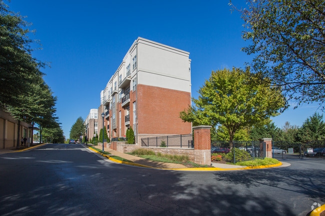Building Photo - Camden Fairfax Corner Rental