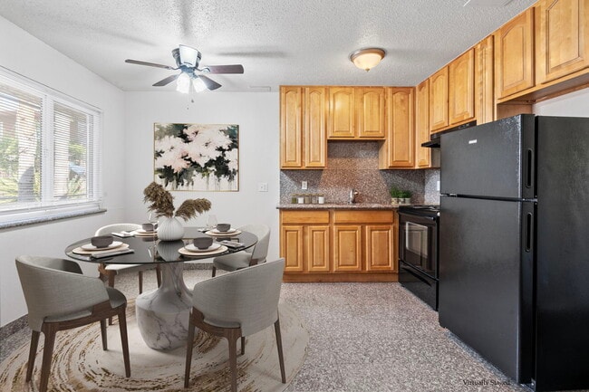 Photo - Wilshire Court Apartments