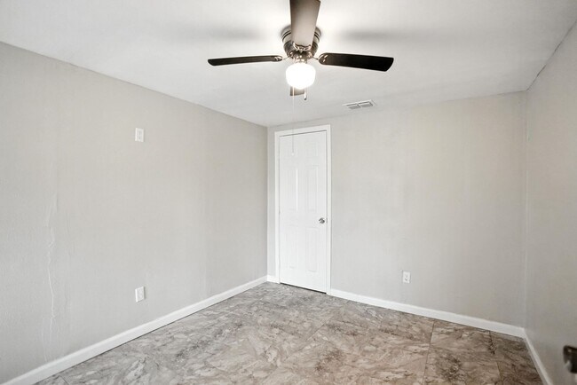 Photo - Charming 2-Bedroom Home in Robstown – Newl...