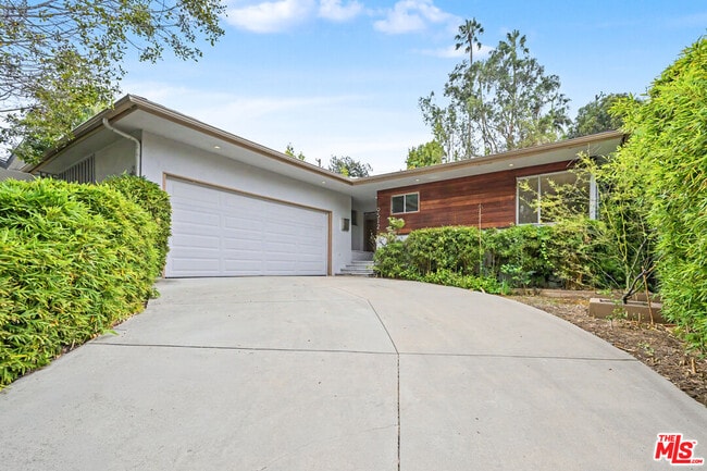 Building Photo - 9512 Duxbury Ln