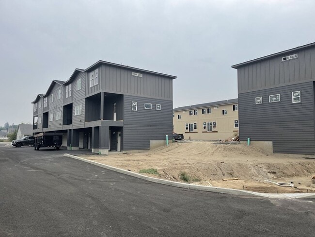 Photo - Stunning 3-Bed, 2.5-Bath 3-Level Townhomes in Deer Park Unit 4