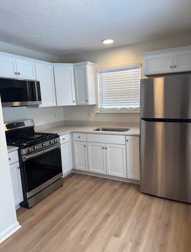 Photo - 301 Young St